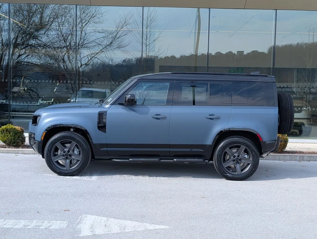 New 2026 Tasman Blue Land Rover X-Dynamic SE image 2