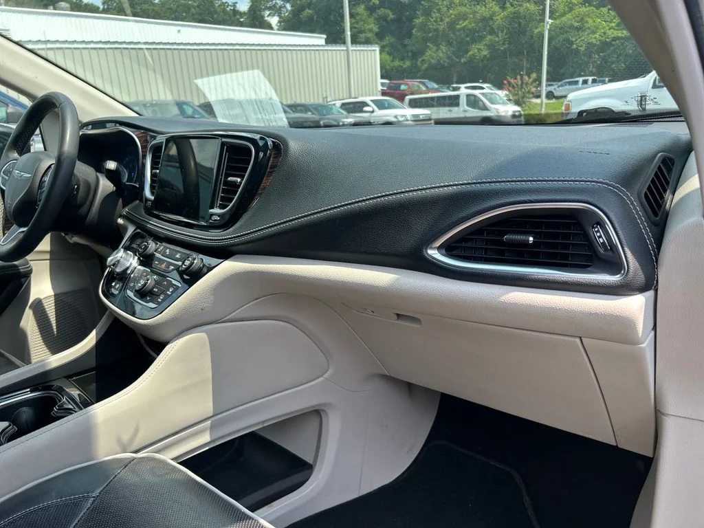 Used 2023 Gray Chrysler Limited image 17