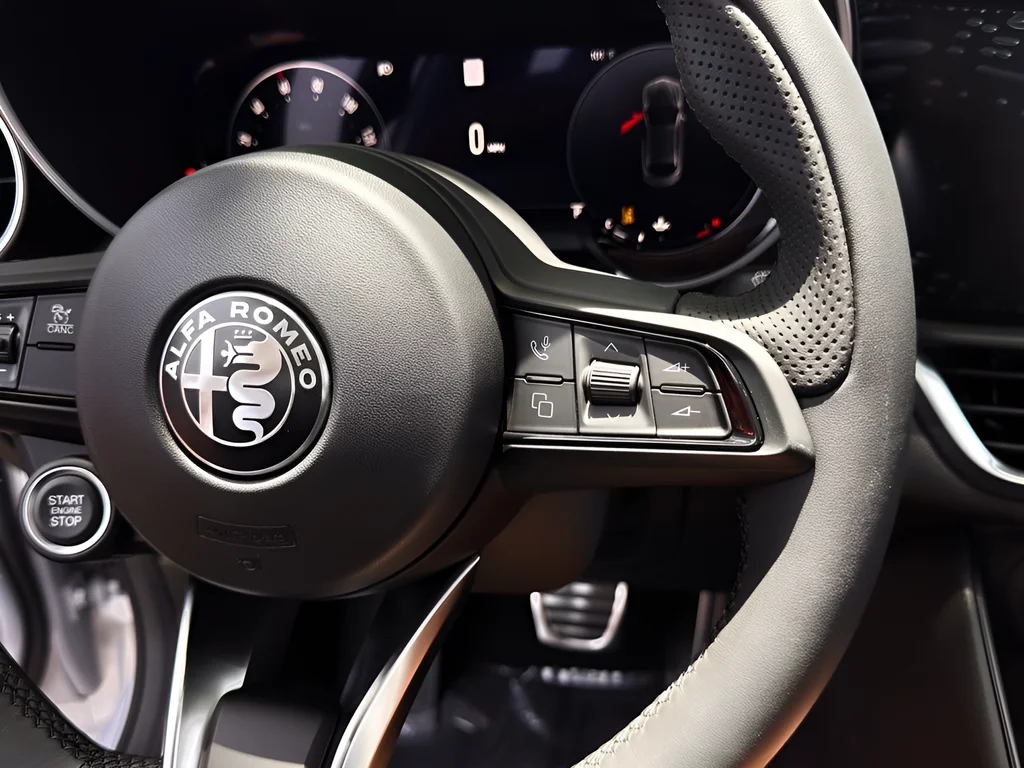 2026 Alfa Romeo Giulia Base - Photo 12