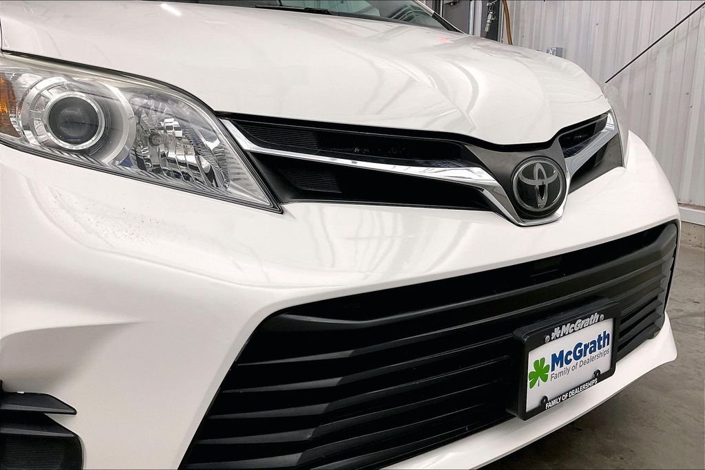 Used 2019 White Toyota LE image 33