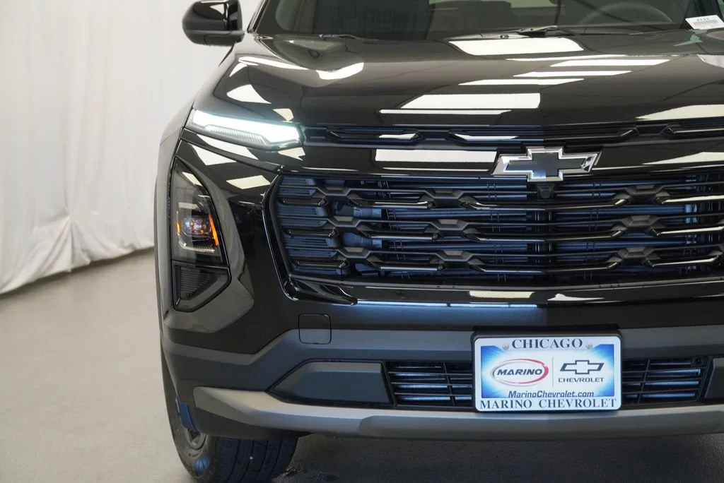 New 2027 Mosaic Black Metallic Chevrolet LT image 32