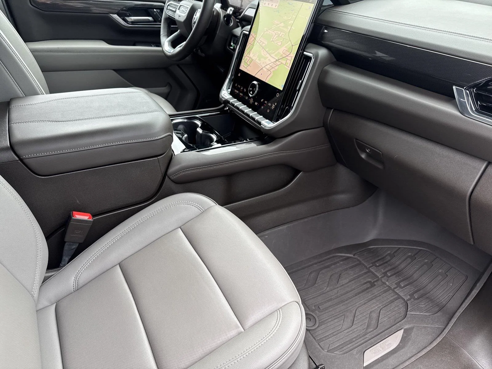 Used 2025 Summit White GMC Elevation image 37