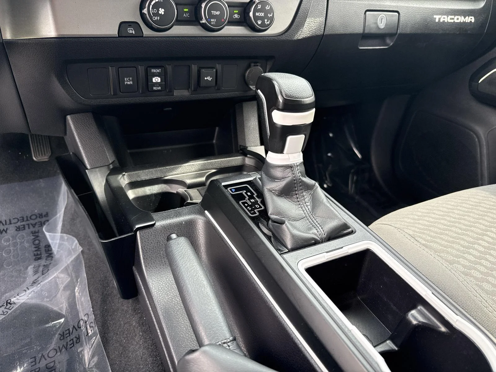 Certified Used 2022 White Toyota SR image 4