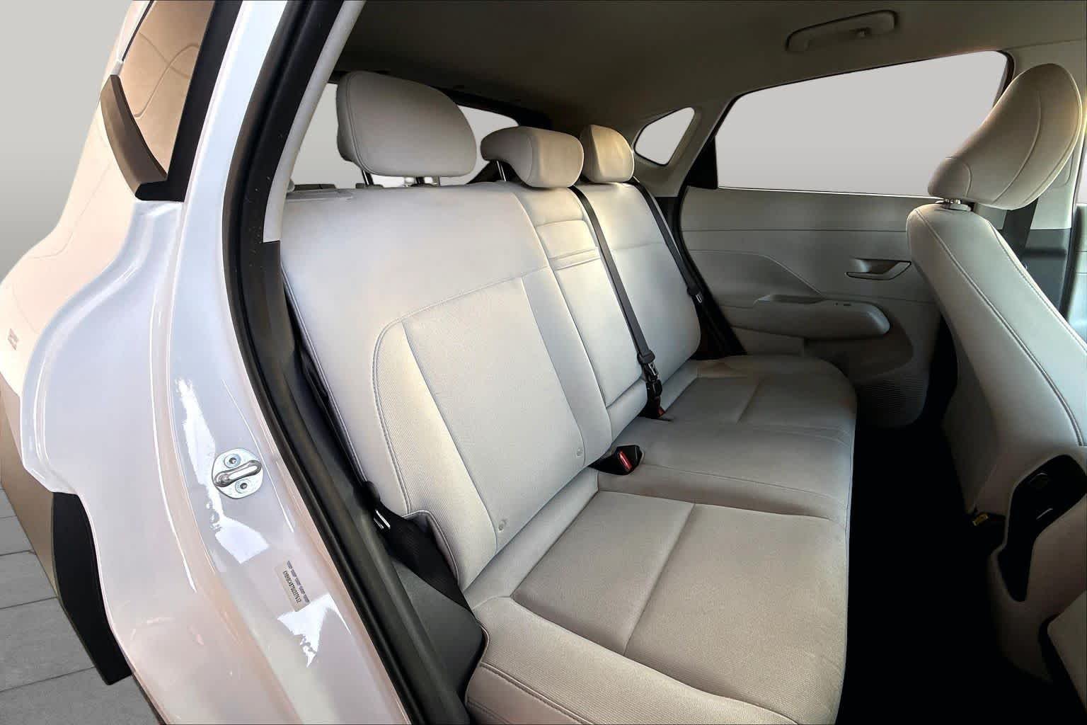 Used 2025 Atlas White Hyundai SEL image 19