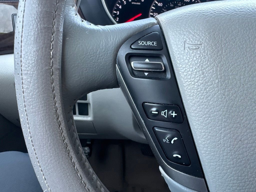 Used 2014 White Pearl Nissan 3.5 SV image 15