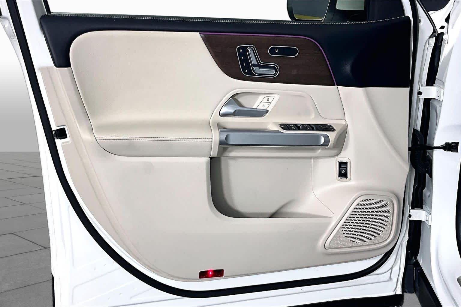 Used 2022 Polar White Mercedes-Benz GLB 250 image 20
