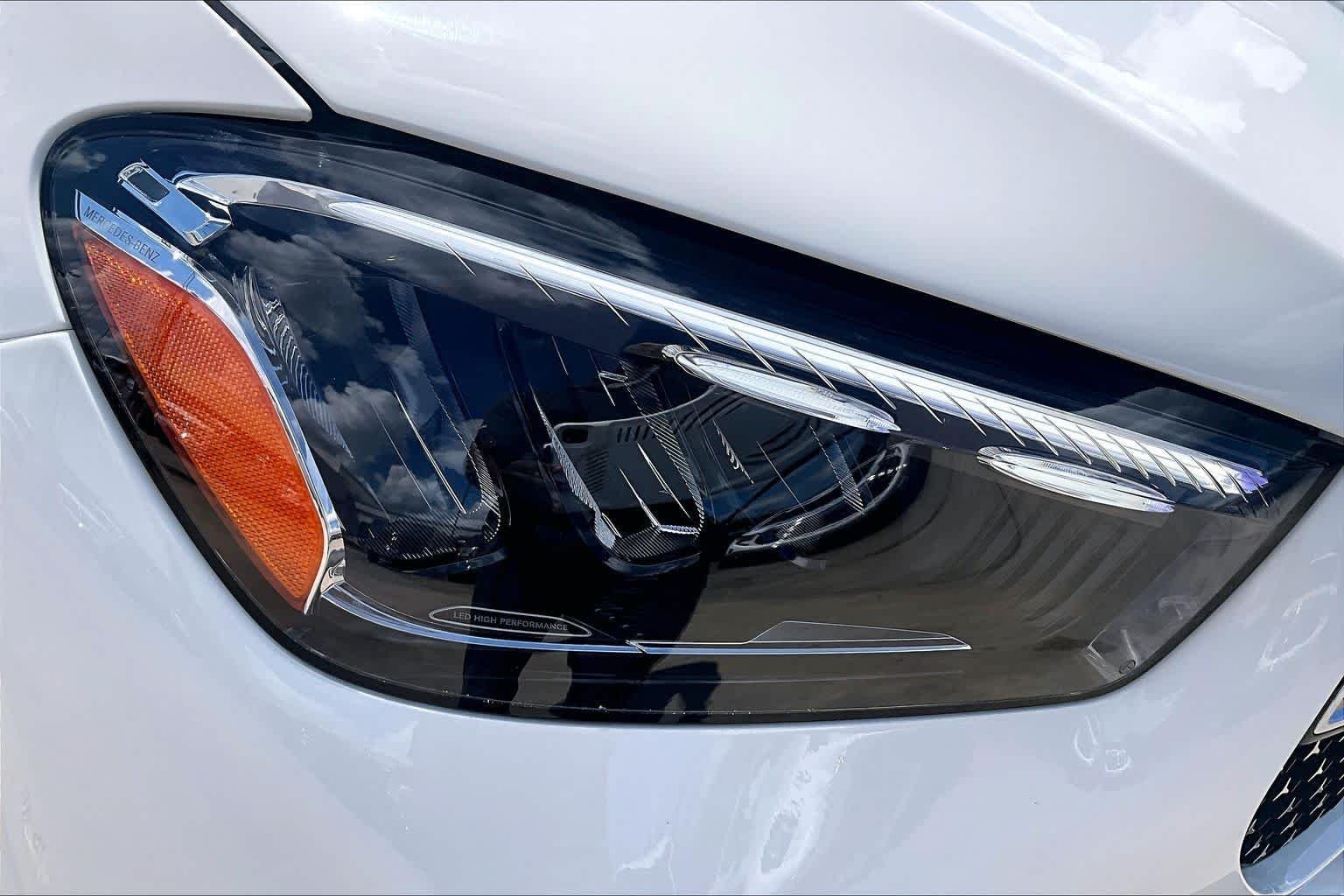Used 2024 White Mercedes-Benz 4MATIC® image 28