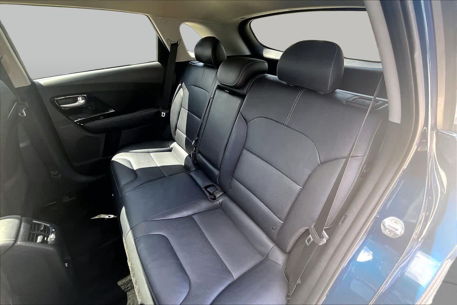 Used 2018 CERULEAN Kia Touring image 18