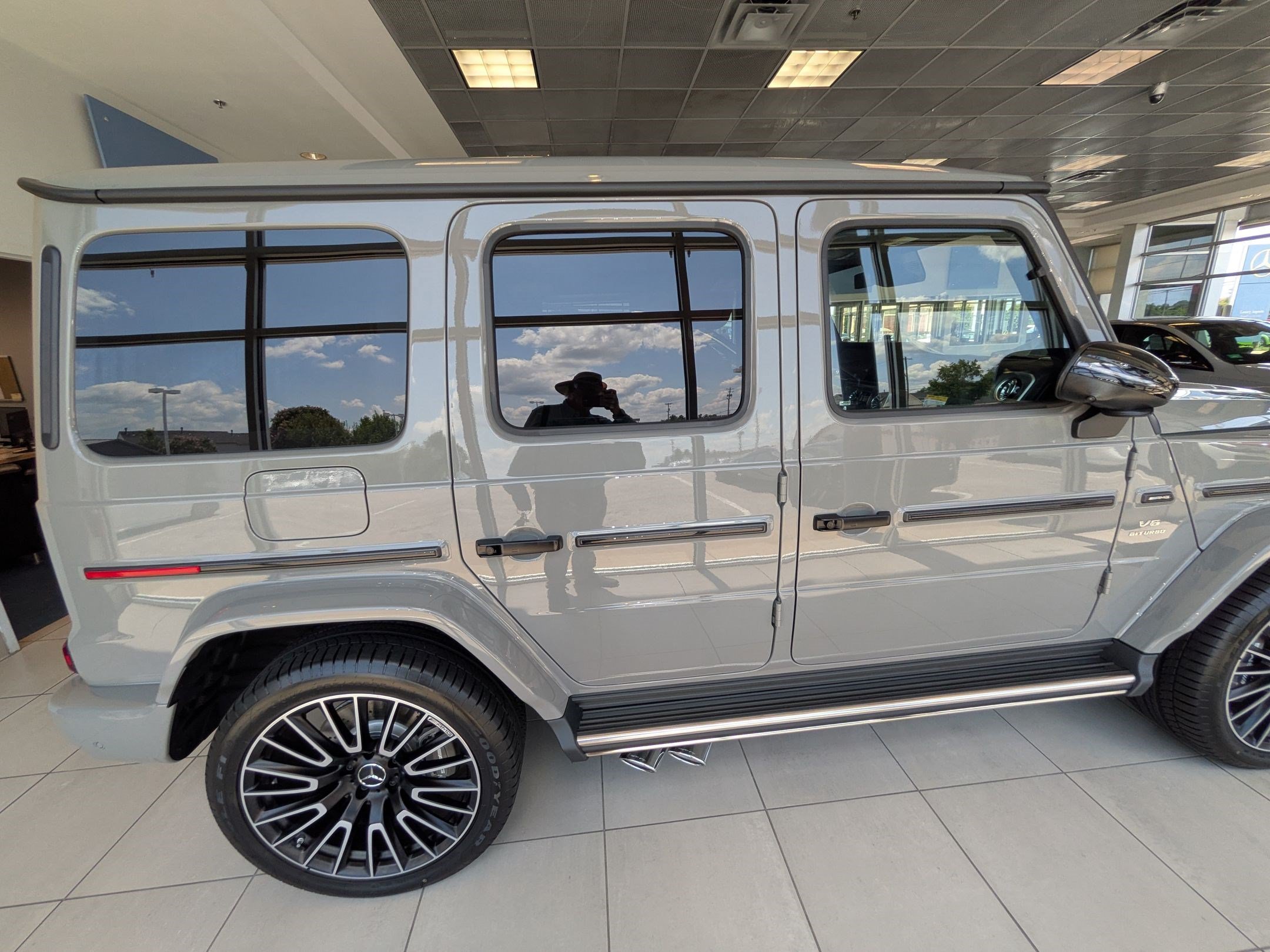 New 2027 MANUFAKTUR Arabian Grey Non- Metallic Mercedes-Benz AMG® G 63 SUV image 50