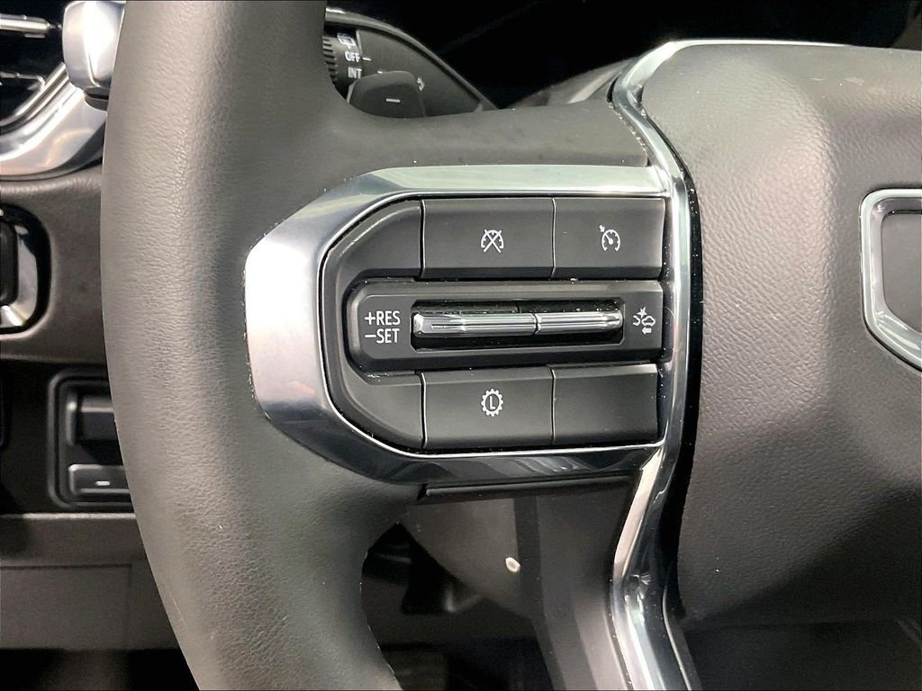 Used 2025 White GMC Elevation image 24