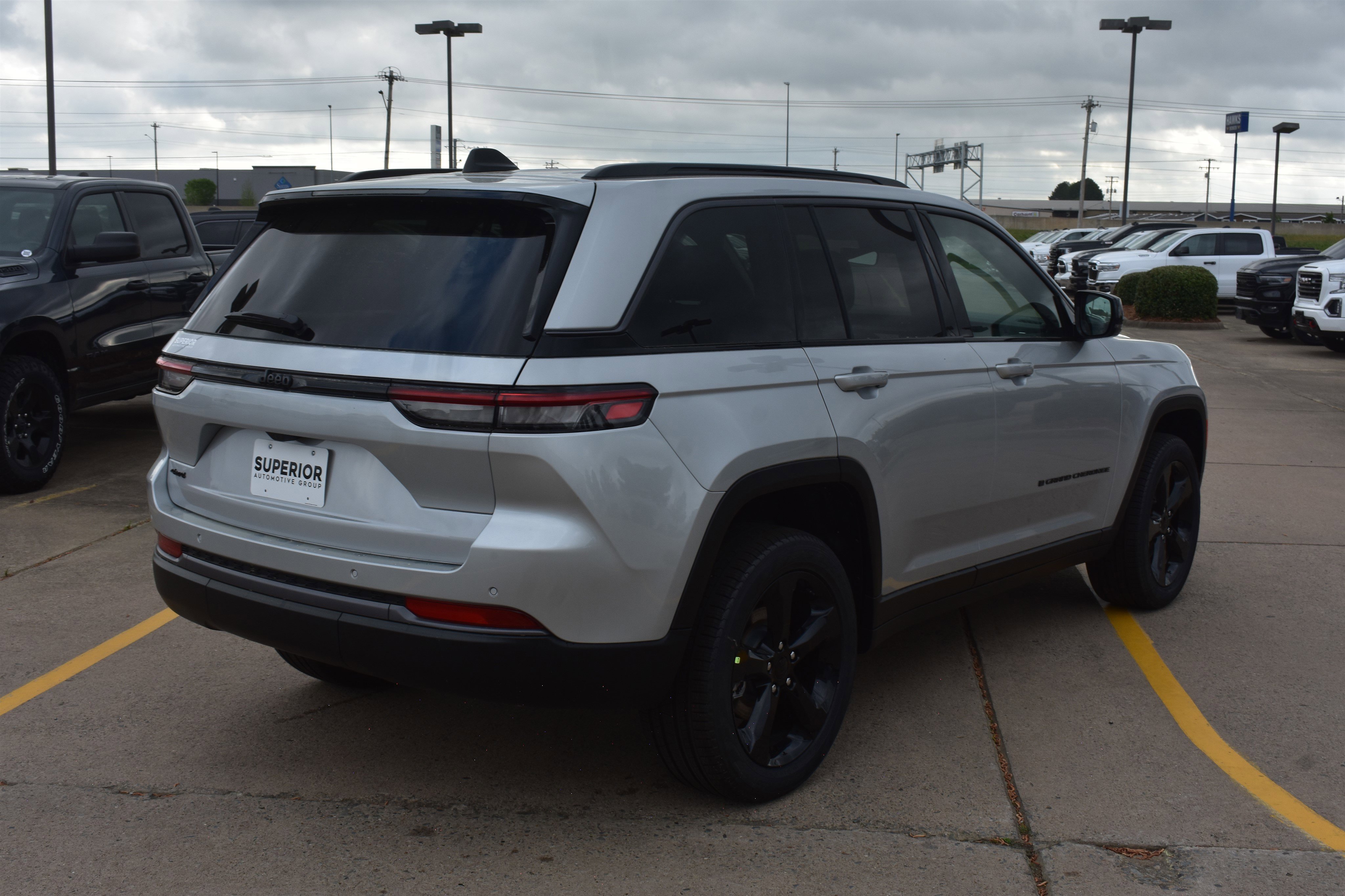 New 2026 Silver Zynith Exterior Paint Jeep Limited image 5