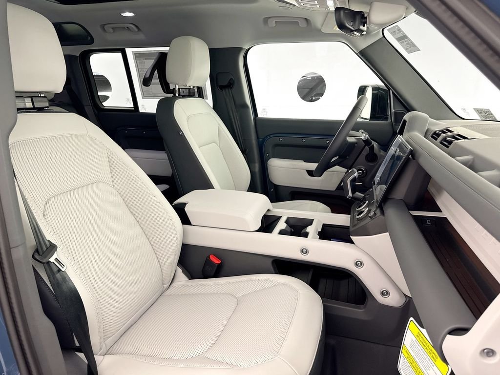 New 2026 Tasman Blue Land Rover X-Dynamic SE image 30