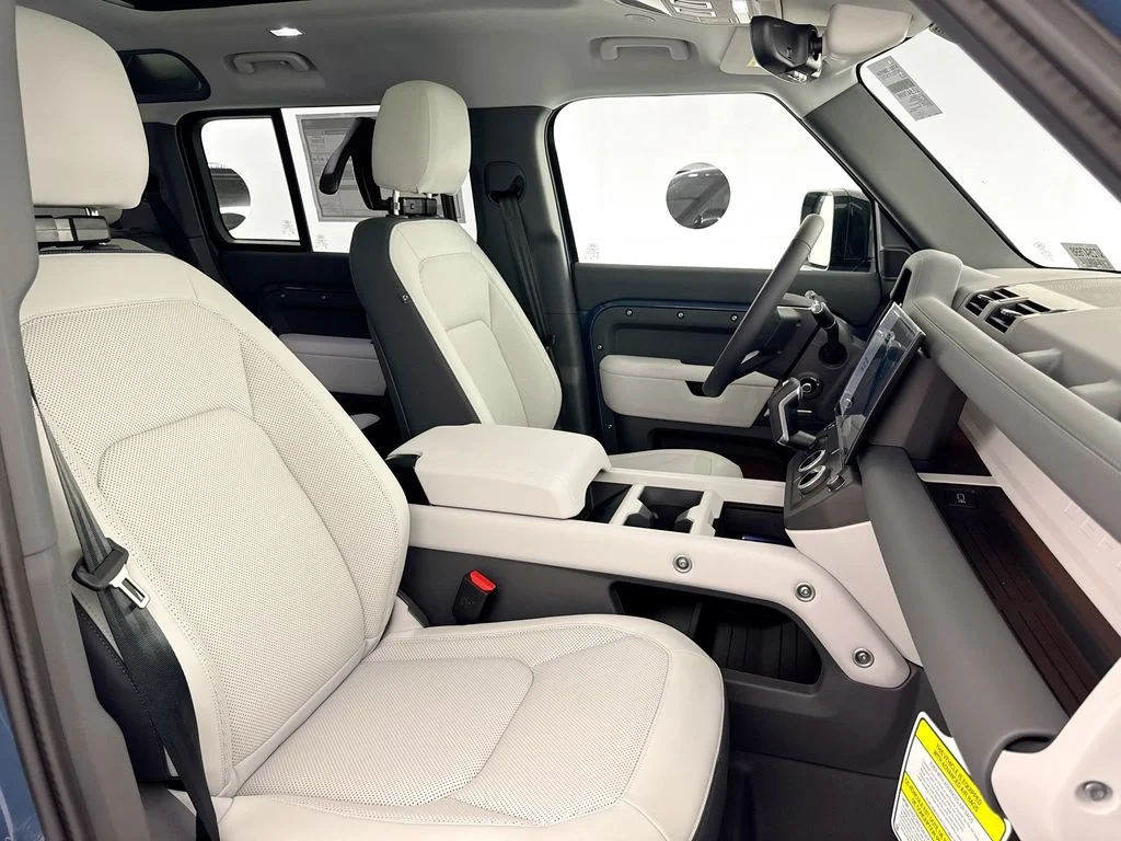 New 2026 Tasman Blue Land Rover X-Dynamic SE image 30