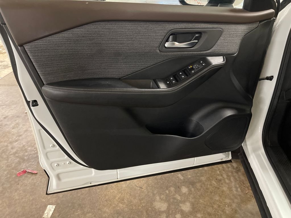 Used 2023 White Nissan SV image 18