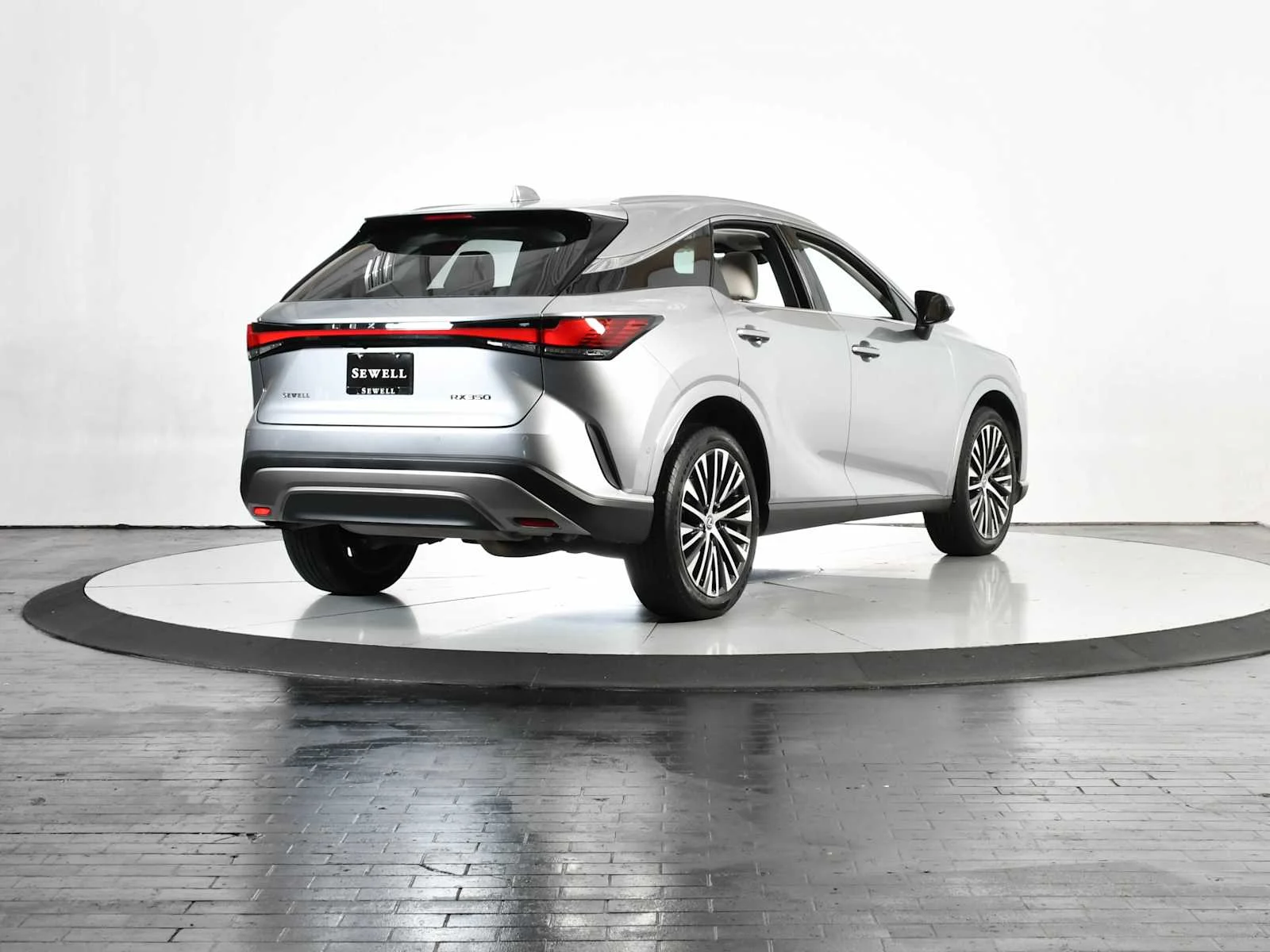 Used 2025 Iridium Lexus Premium Plus image 7