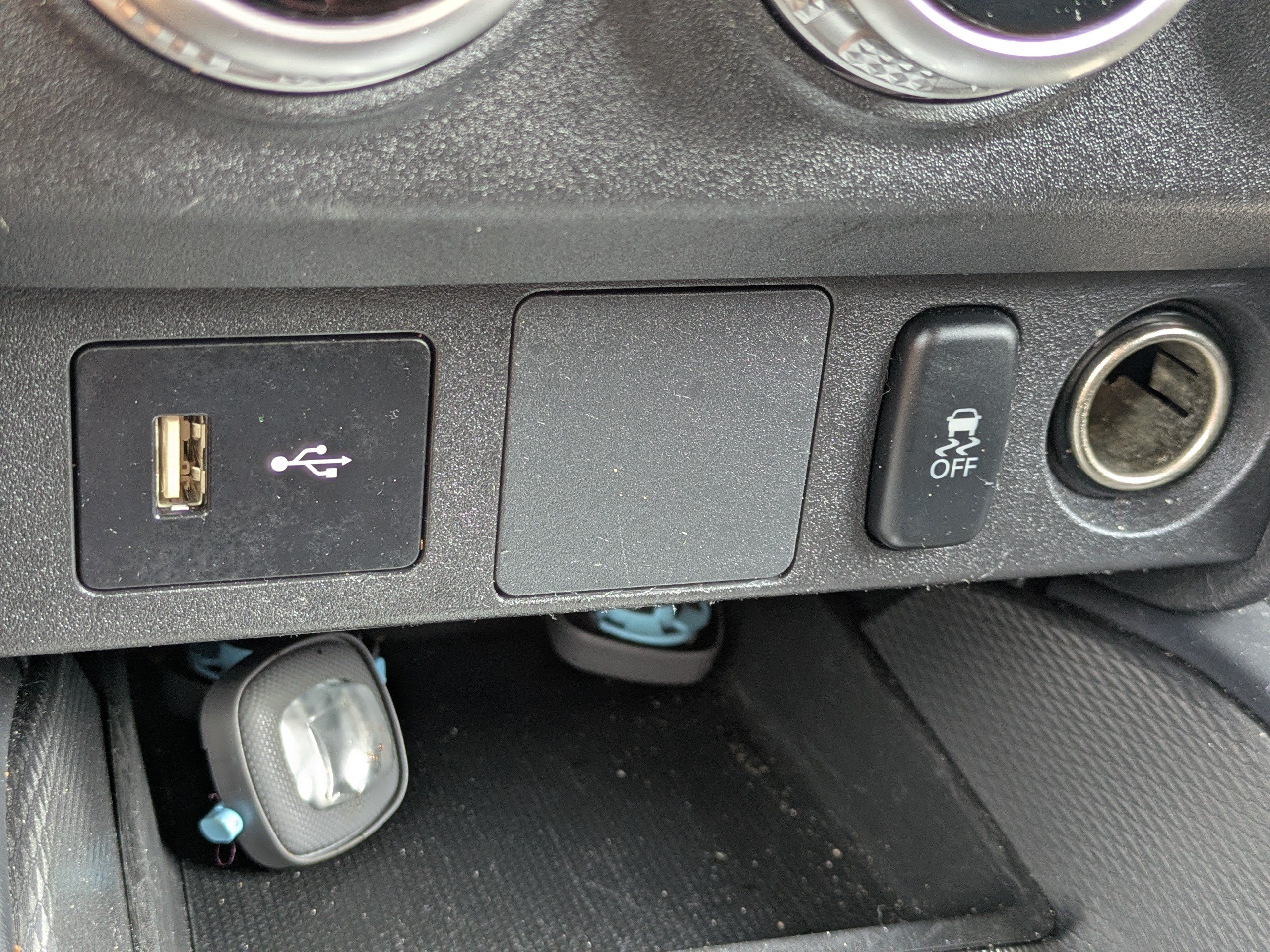 Used 2025 Silver Mitsubishi LE image 27