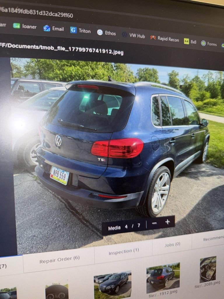 Used 2016 Blue Volkswagen SEL image 4