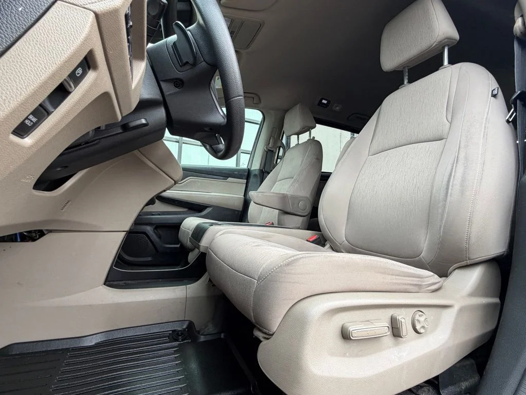 Used 2018 Red Honda EX image 6