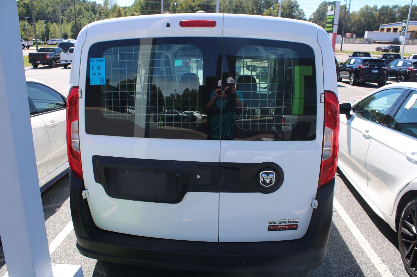 Used 2018 Bright White Ram Base image 5