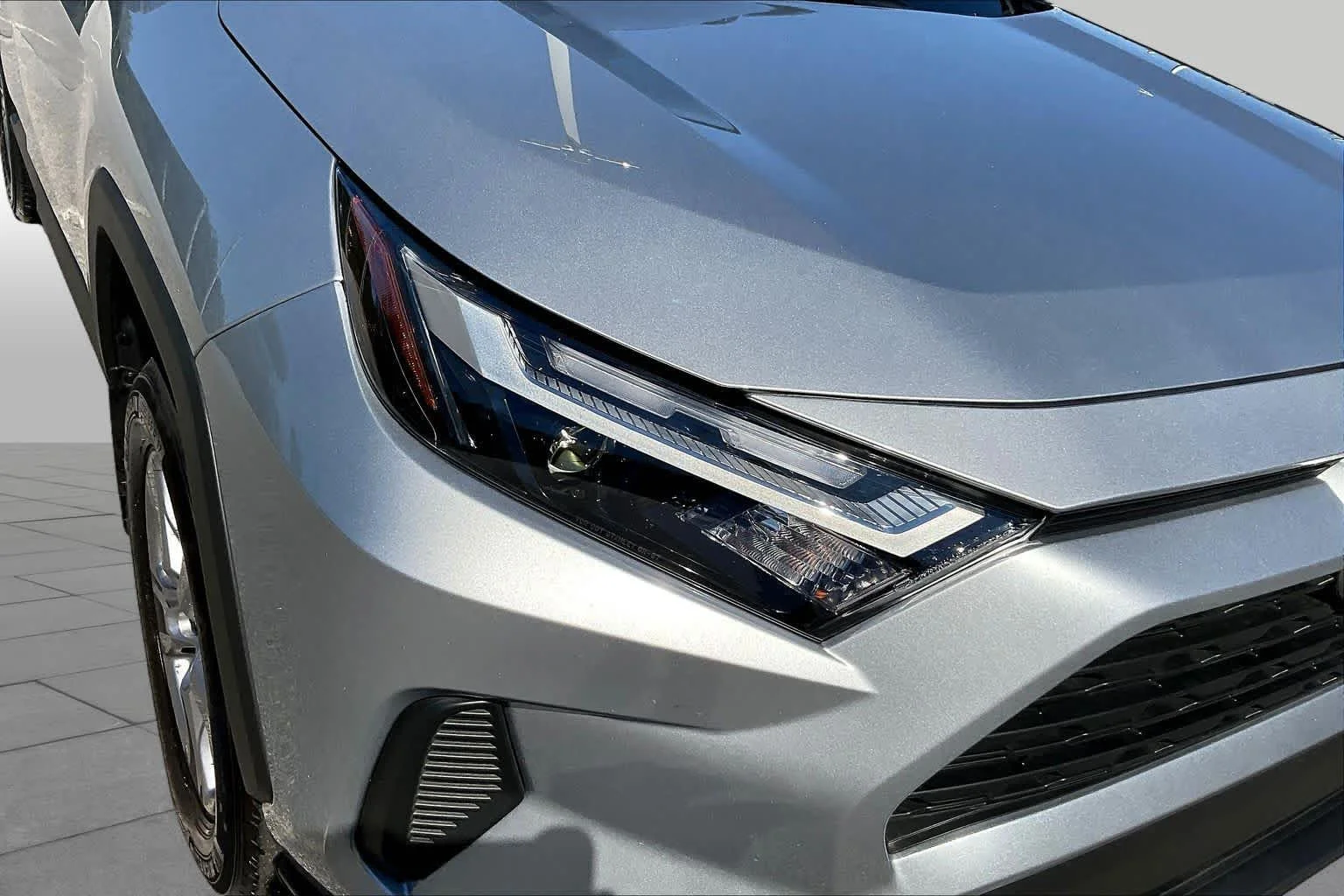 Used 2025 Silver Sky Metallic Toyota XLE image 27