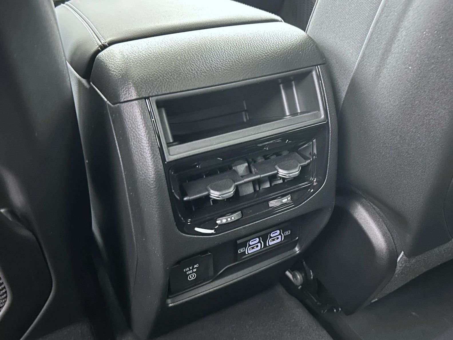 New 2026 Silver Zynith Exterior Paint Jeep Laredo X image 21
