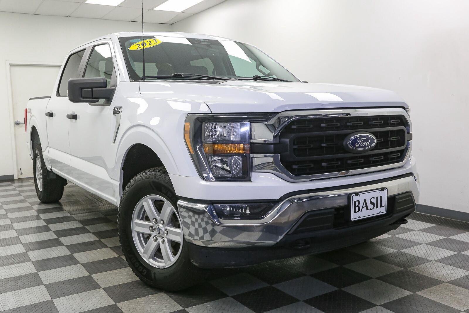 Used 2023 Oxford White Ford XLT image 2