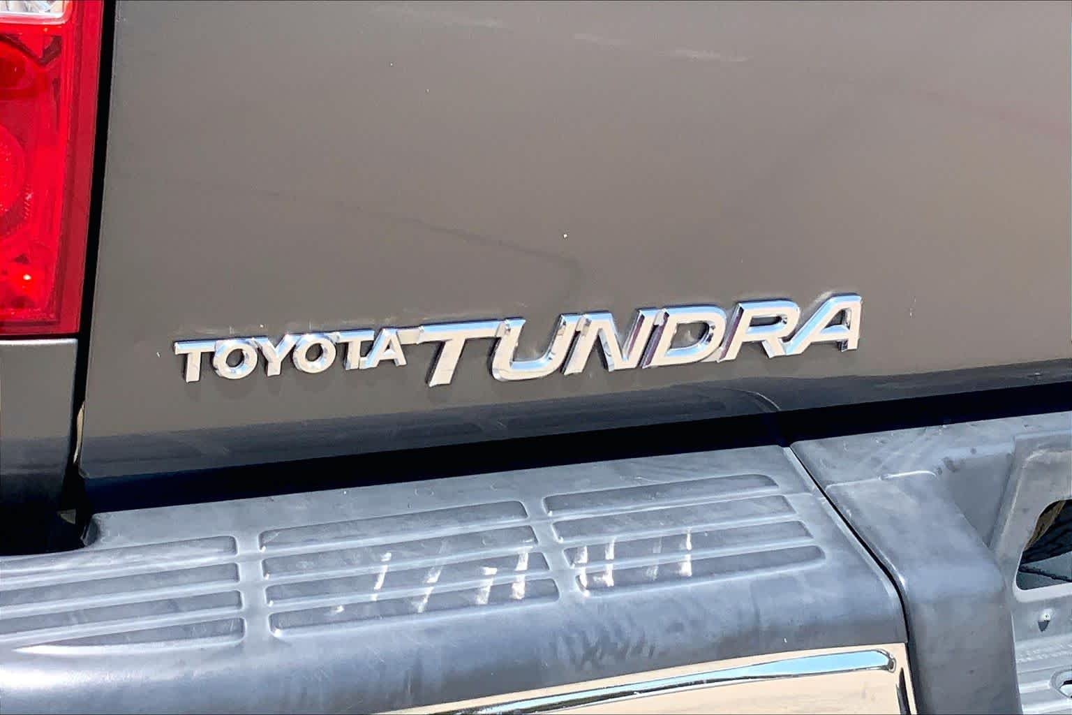 Used 2006 Phantom Gray Pearl Toyota SR5 image 25