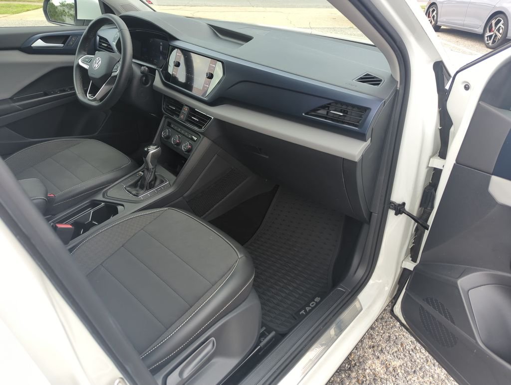 Used 2022 White Volkswagen 1.5T SE image 34