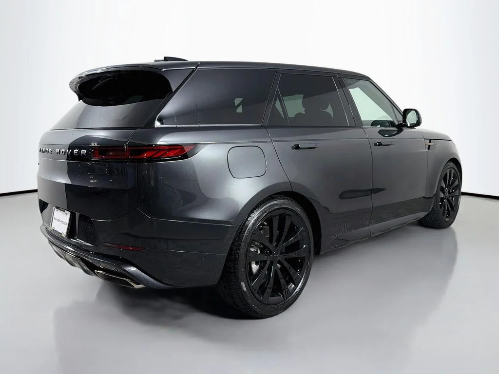 New 2026 Carpathian Grey Land Rover Dynamic SE image 5