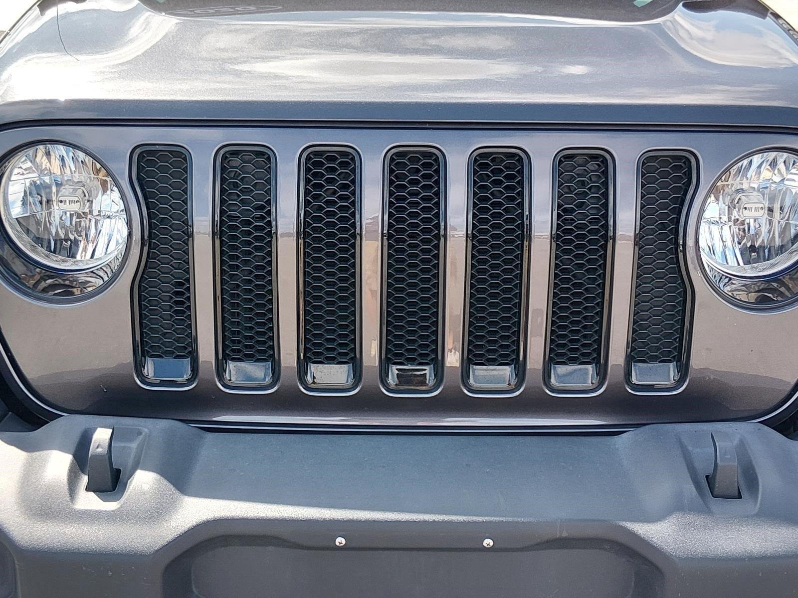 Used 2020 Granite Crystal Metallic Clearcoat Jeep Sport Altitude image 9