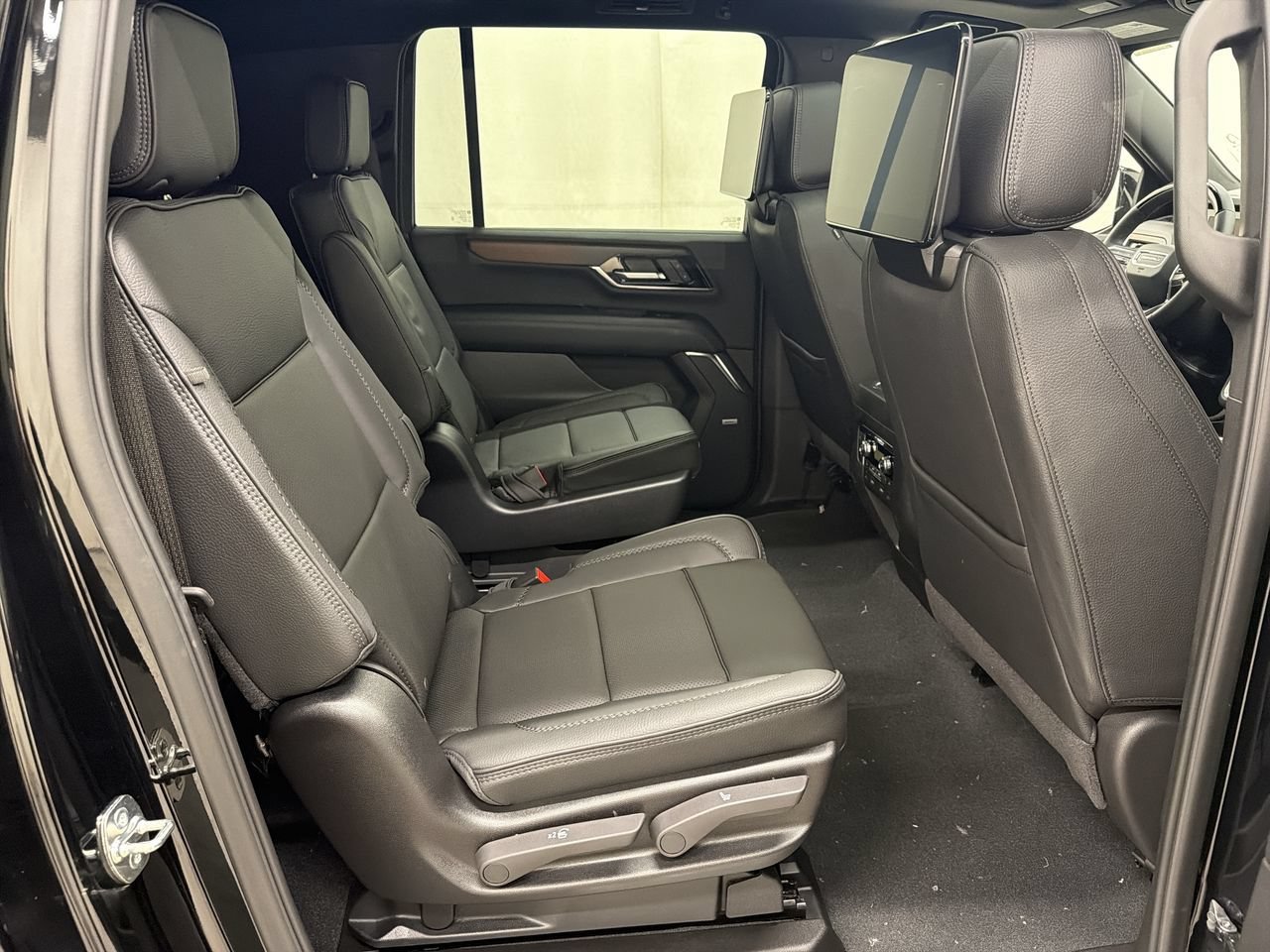 2027 GMC Yukon XL Denali - Photo 20
