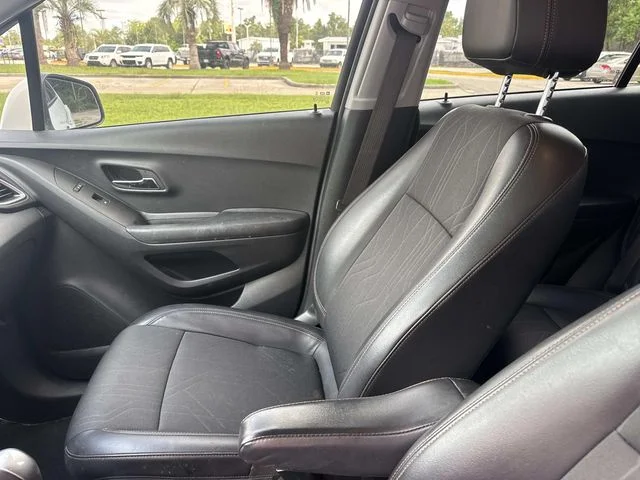 Used 2022 Summit White Chevrolet LT image 31