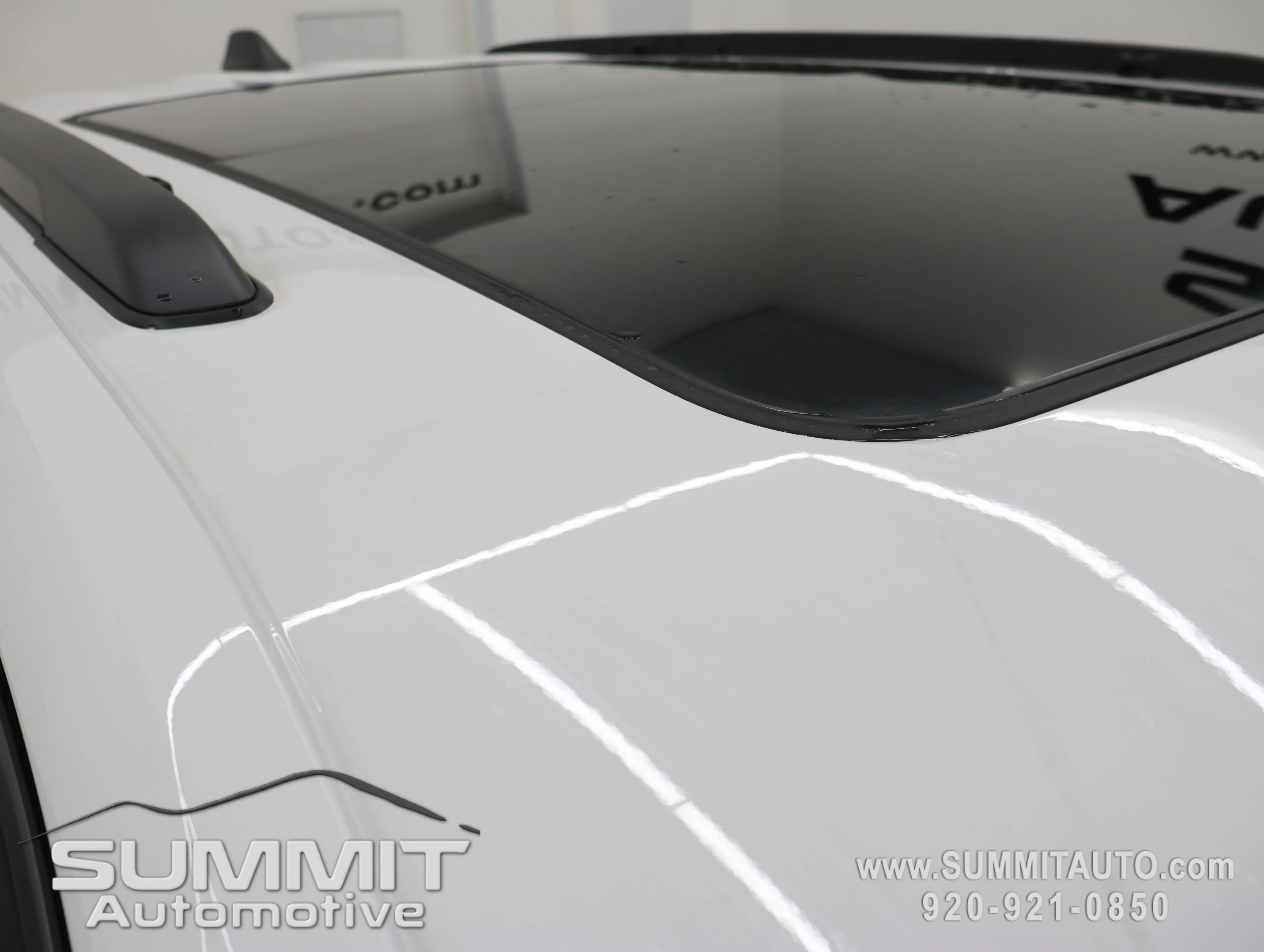 New 2026 Bright White Clear-Coat Exterior Paint Jeep Limited image 4