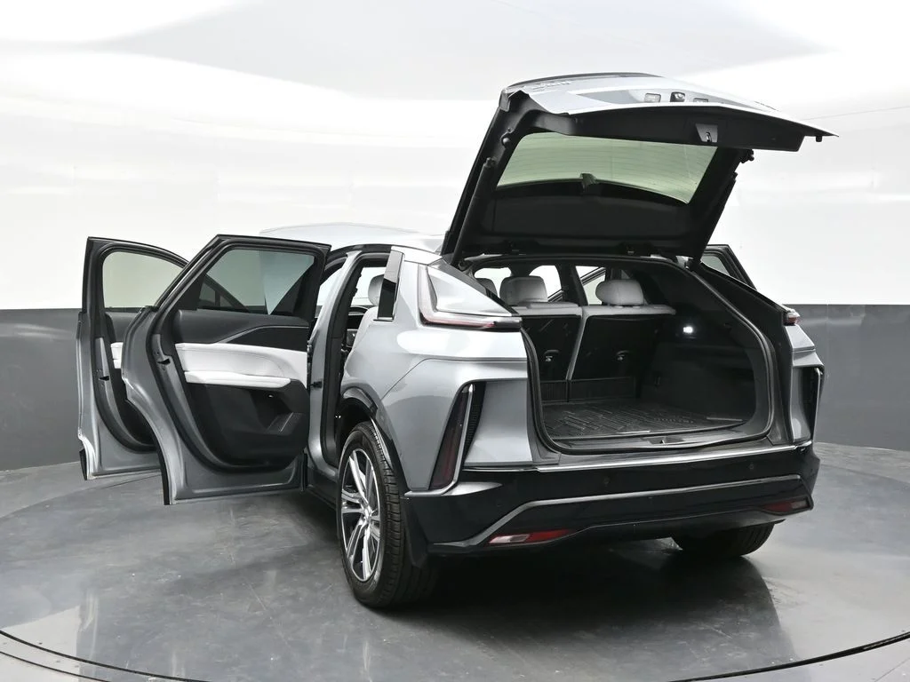 Used 2024 Silver Cadillac Luxury image 43