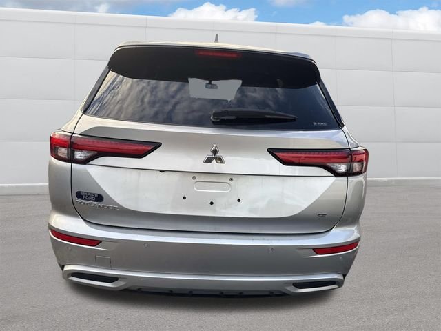 2024 Mitsubishi Outlander SE photo 3
