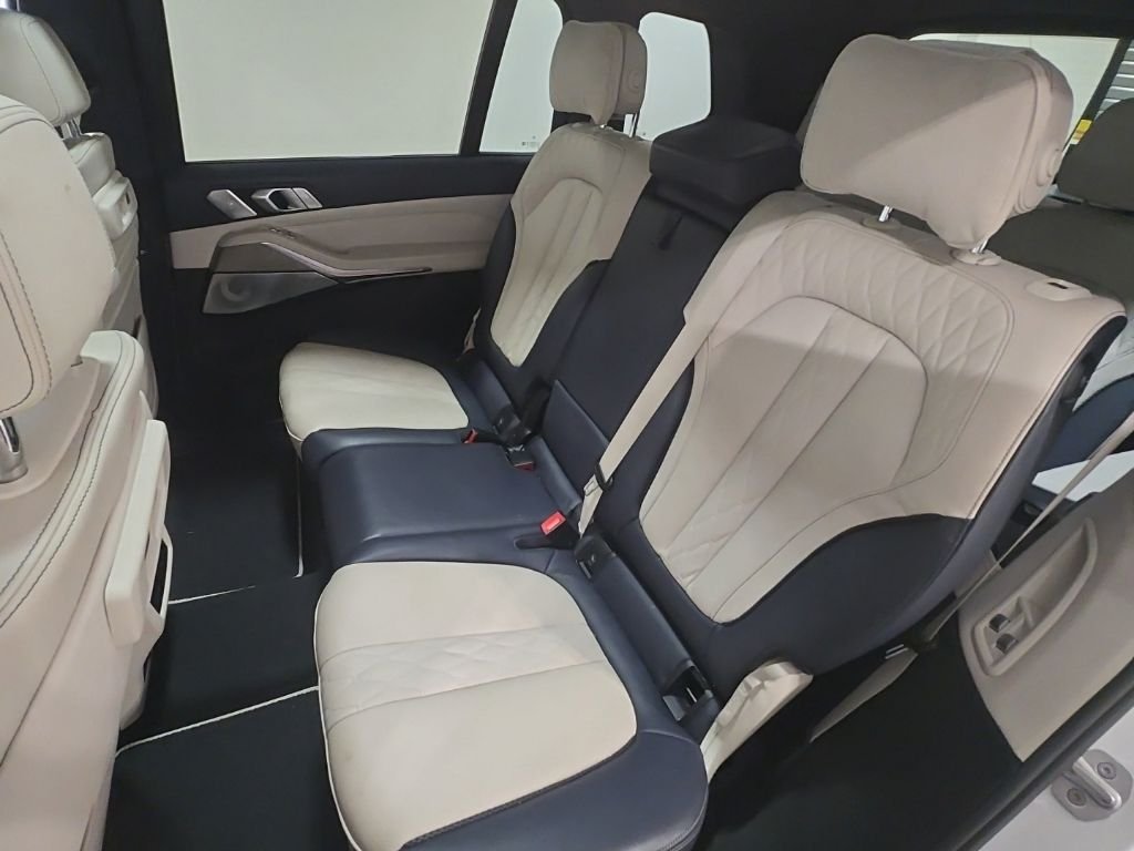 Used 2020 White Metallic BMW M50i image 24