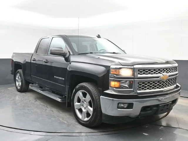 Used 2015 Black Chevrolet LT image 1