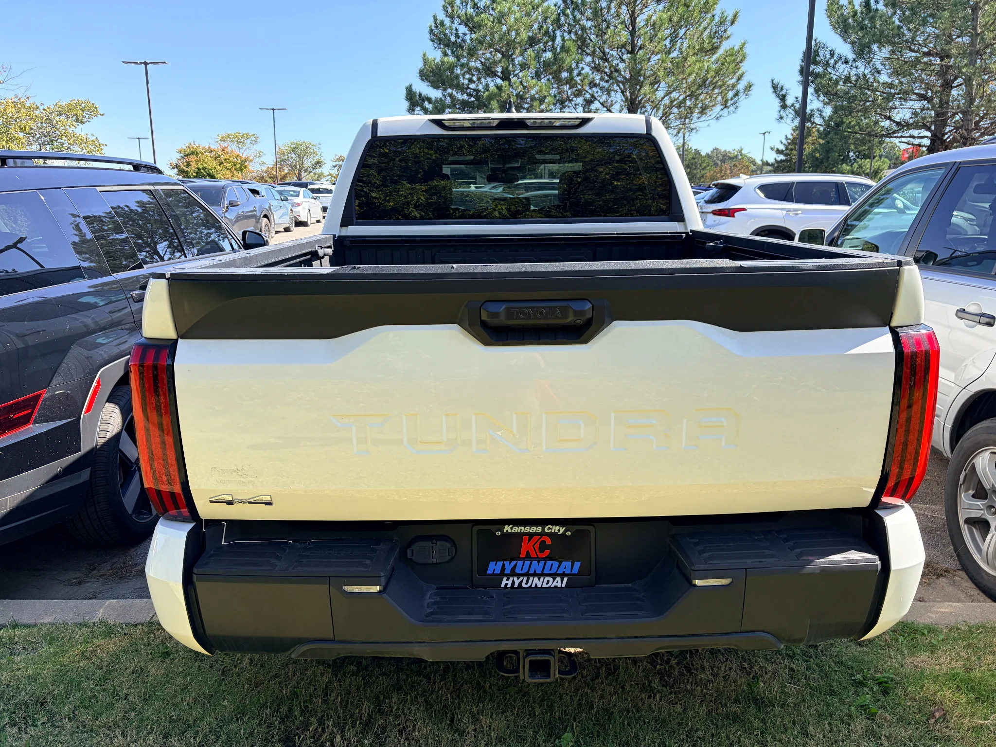 Used 2025 Ice Cap Toyota SR5 image 4