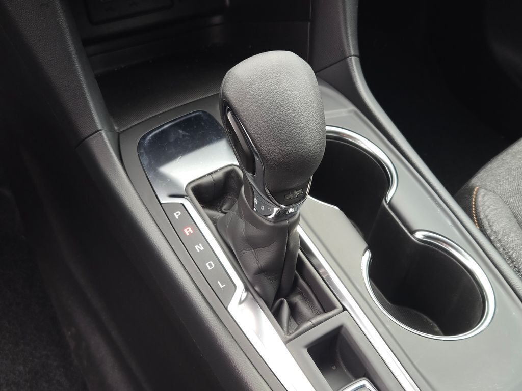 Used 2024 Summit White Chevrolet LT image 28
