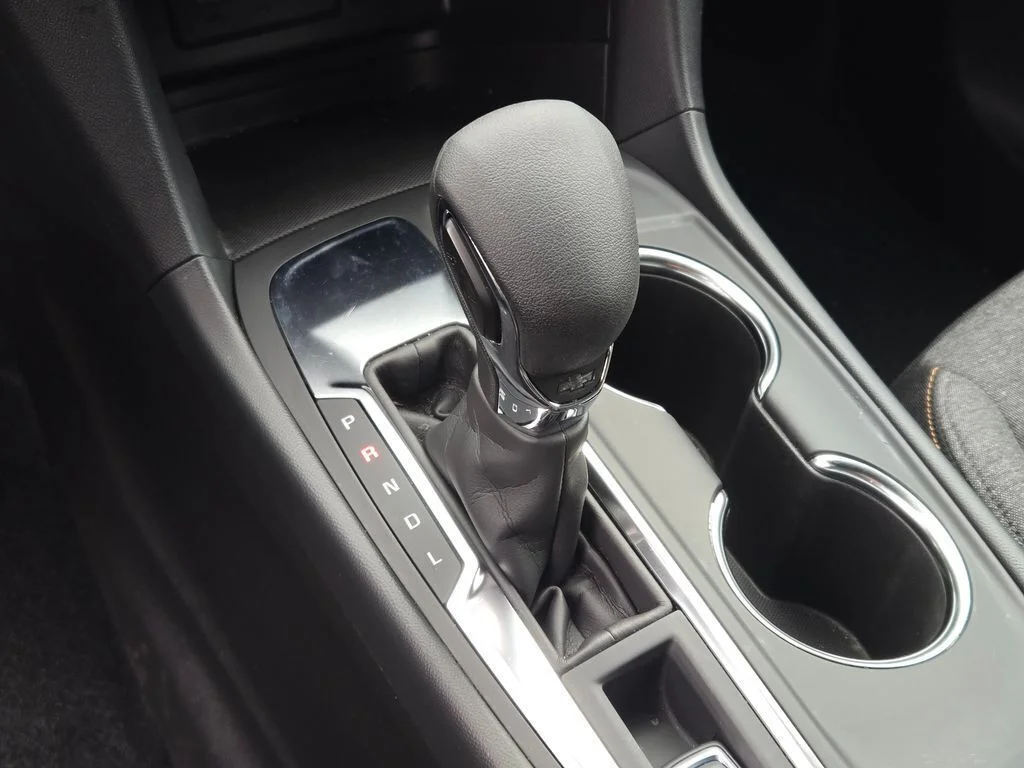 Used 2024 White Chevrolet LT image 28