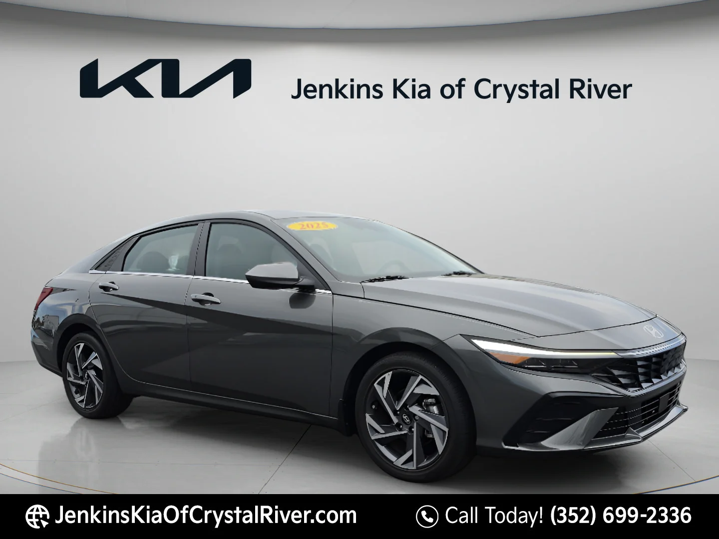 Used 2025 Amazon Gray Hyundai SEL Convenience image 2
