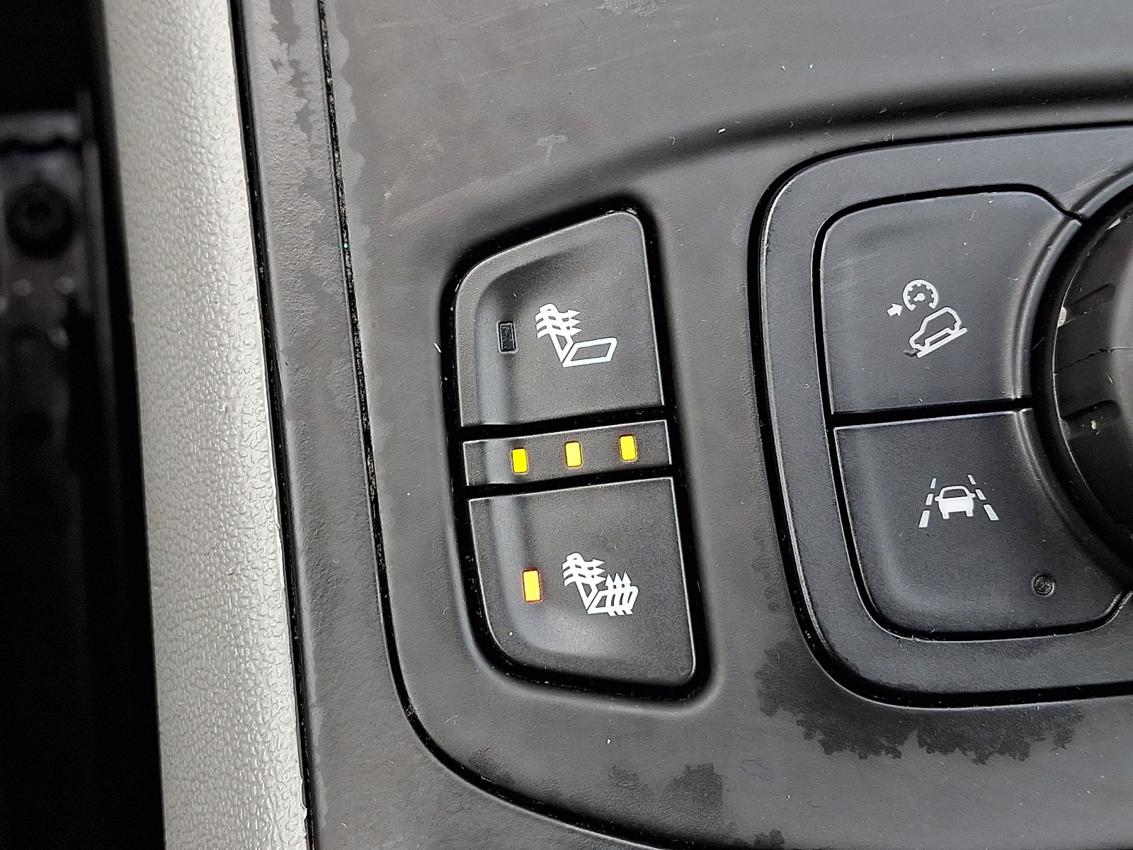 Used 2024 Summit White - GAZ GMC FWD SLT image 23