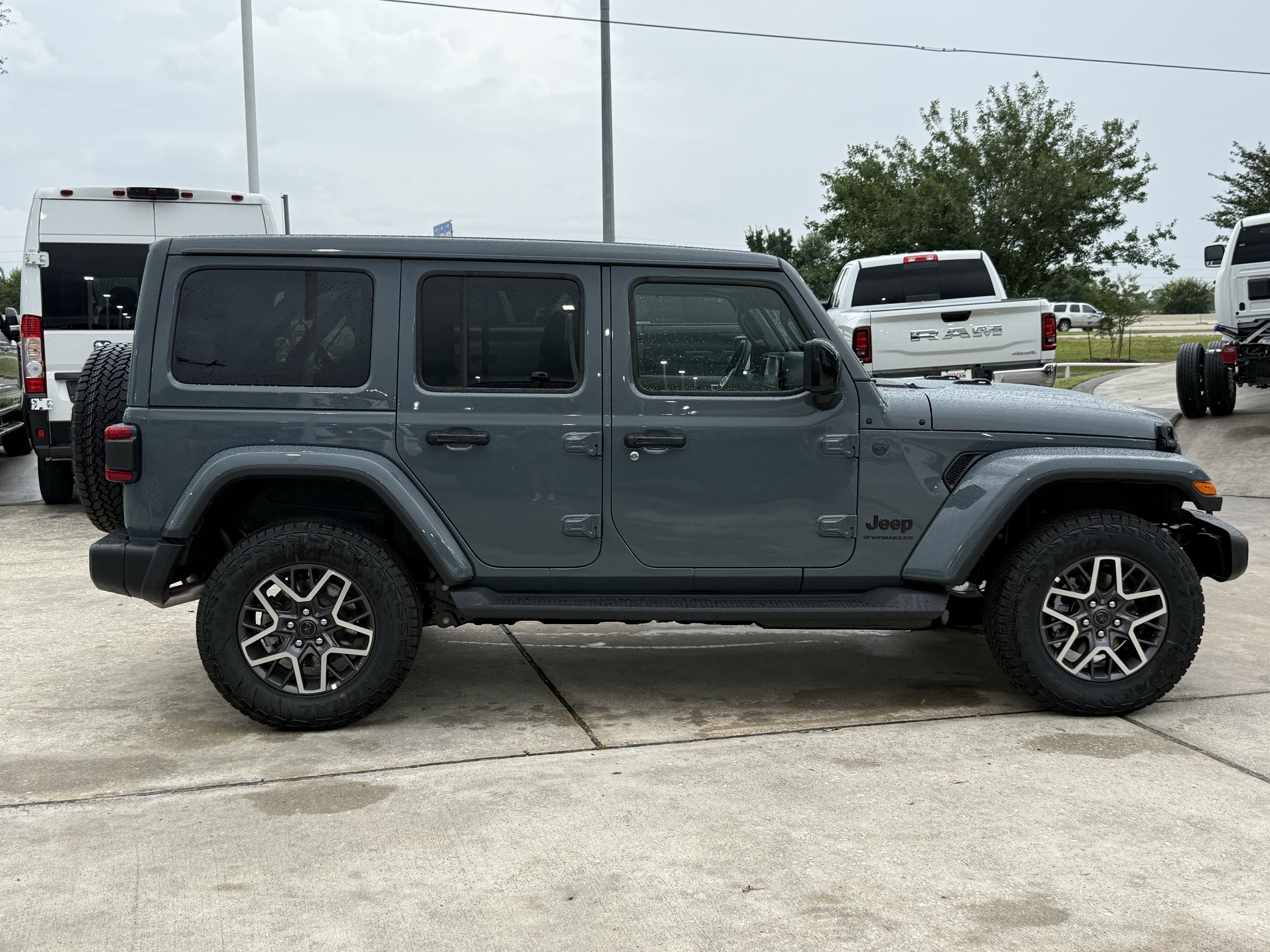 New 2026 Anvil Clear-Coat Exterior Paint Jeep Sahara image 3