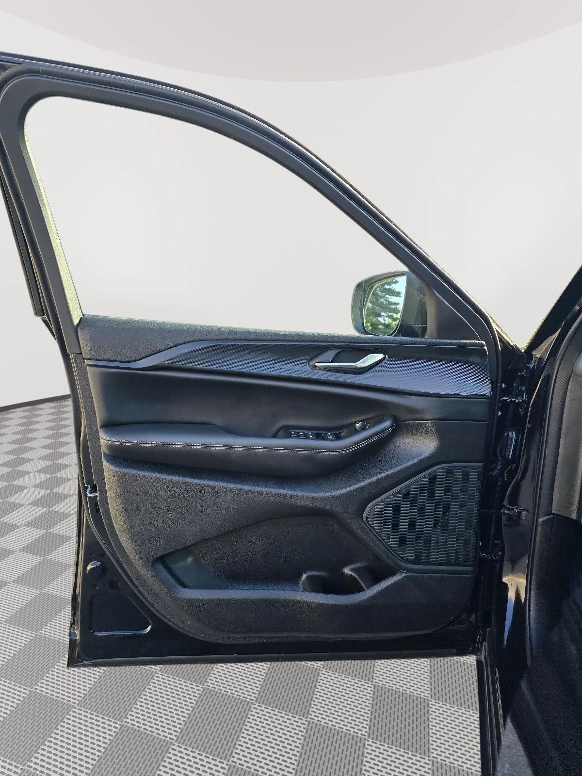 New 2026 Diamond Black Crystal Pearl-Coat Exterior Paint Jeep Laredo X image 9