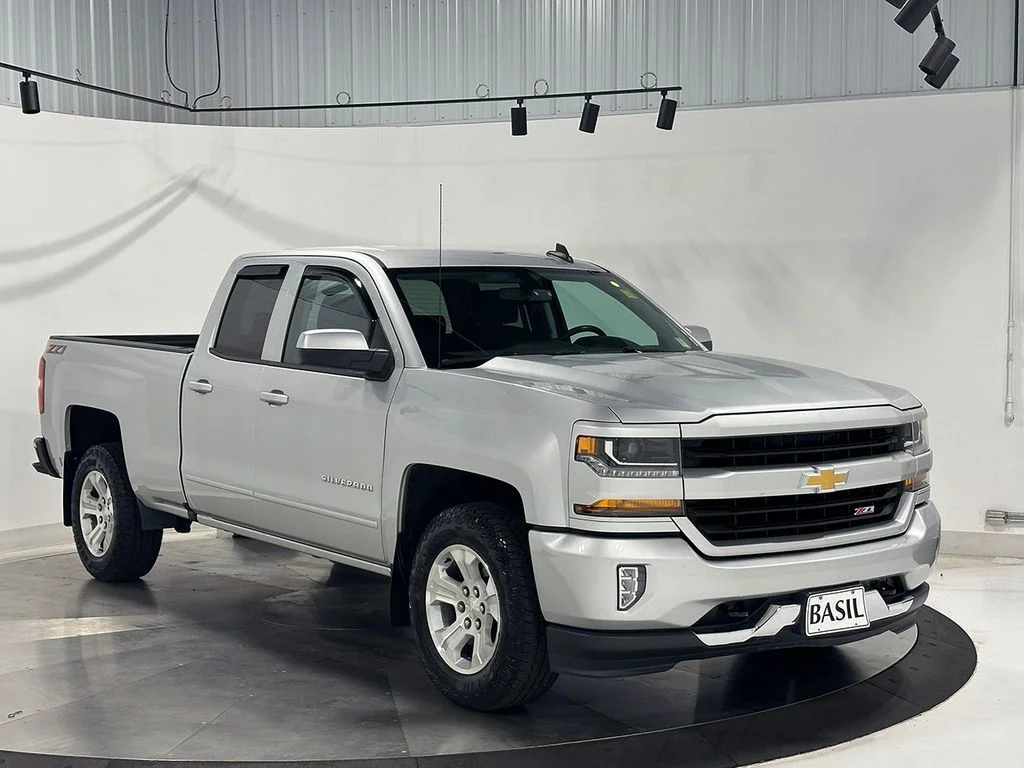 Used 2019 Silver Chevrolet LT image 40