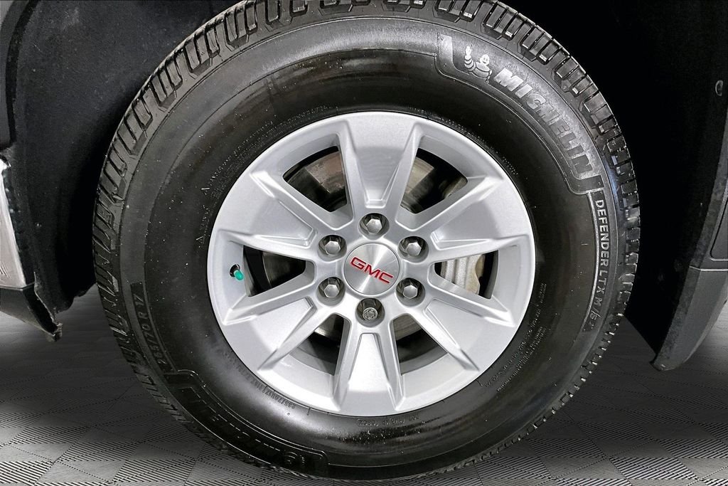 Used 2020 Black GMC SLE image 31