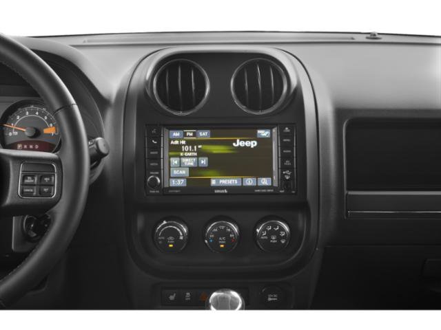 Used 2015 Bright White Clearcoat Jeep Latitude image 13