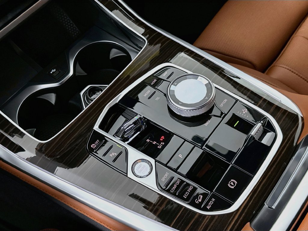 New 2027 Brooklyn Grey Metallic BMW xDrive40i image 15