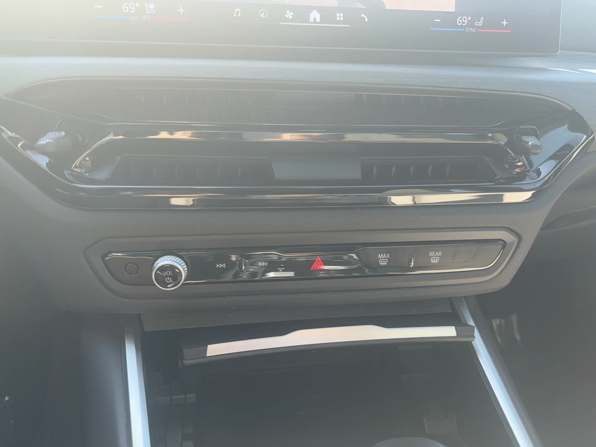 New 2025 Skyscraper Grey Metallic BMW i xDrive image 16