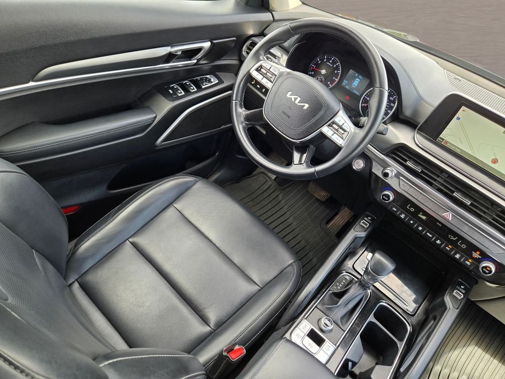 Used 2022 Black Kia S image 16